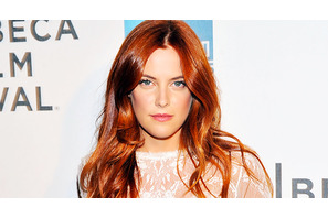 エルヴィス・プレスリーの孫娘が婚約！ 画像