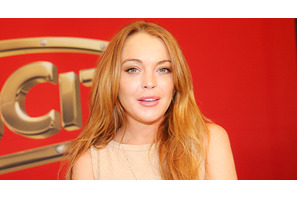 リンジー・ローハン、ナイトクラブでカードが使えず恥をかく 画像