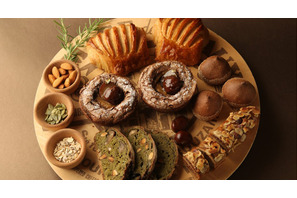 ジョエル・ロブション氏監修の「秋の収穫祭」スタート！ パン26種、菓子15種が登場 画像