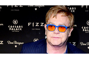 エルトン・ジョン、養子縁組を試みたウクライナ人の少年を紛争から救出 画像