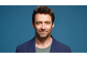 ヒュー・ジャックマン、ジョアン・リバースの葬儀でパフォーマンスを行う 画像