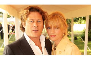 ユマ・サーマンがスイスの富豪と婚約 画像