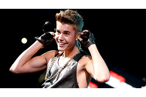 ジャスティン・ビーバー、鼓膜破裂で手術の可能性も？ 画像