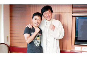 行く末はカンフー・スター（？）のナイナイ岡村　憧れのジャッキー対面で絶叫！ 画像