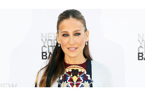 サラ・ジェシカ・パーカー、ファッション界の重鎮オスカー・デ・ラ・レンタを偲ぶ 画像