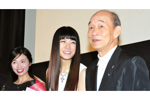 笹野高史、40歳以上年下の瀧内公美との濡れ場で過激行動！ 画像