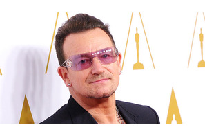 「U2」ボノが搭乗していた航空機のドアが落下！ 画像