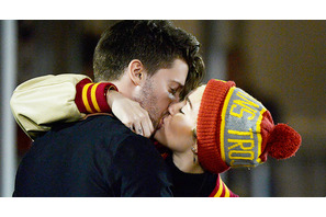 シュワちゃんの息子、マイリー・サイラスにベタ惚れ！ 画像