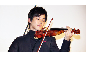 松坂桃李、11億円のヴァイオリン演奏に緊張！　「最近、ムチャぶりが多い…（苦笑）」 画像