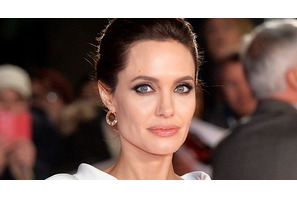 アンジェリーナ・ジョリー、乗っていた車がスリップ事故に 画像