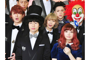 セカオワFukase＆きゃりー、記者から質問を受け相談 画像