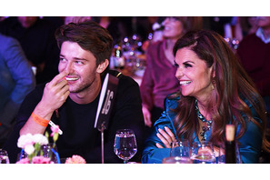 シュワちゃんの別居中の妻、息子の恋人マイリー・サイラスを避ける 画像