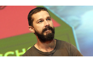 シャイア・ラブーフ、昨年もミュージカル公演中に妨害行為していた 画像