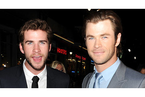 クリス・ヘムズワース、弟リアムのヤンチャに対する心境を語る 画像