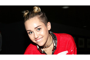 マイリー・サイラス、恋人へのクリスマスプレゼントは“大人のおもちゃ”!? 画像