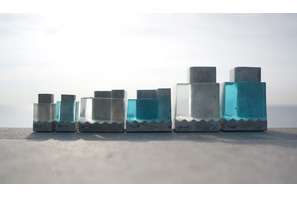 机の上に水のオブジェ？ デスク周りに置いておきたい癒し系ステーショナリー 画像