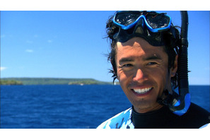 【特別映像】伊藤英明、奇跡の海で親子クジラと大接近！「子どもがいたら見せたい」 画像