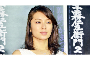 内山理名、腹痛で撮影3日間休む…女優15年で「撮影を飛ばしたのは初めて」 画像