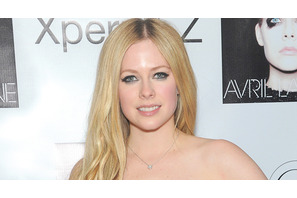 体調不良を訴えるアヴリル・ラヴィーン、新曲をリリース 画像