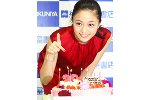 川口春奈「いつかは海外」20歳の抱負を語る！写真集には厳しい自己採点 画像