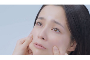 加藤ローサ、4年ぶりCMで2児の母とは思えない“ぷるぷる素肌”披露 画像