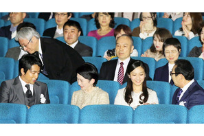 秋篠宮妃紀子さまと佳子さま『風に立つライオン』をご鑑賞、主演・大沢たかお「頭真っ白」 画像