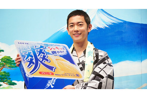 佐藤健、短髪姿で登場！　「中学の野球部以来」の短さ 画像