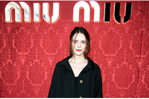 「ミュウミュウ」初のフレグランス・モデルに話題の仏女優を起用 画像