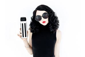 スタバが「alice + olivia」とコラボ！ コケットな魅力あふれる4アイテムを発売 画像