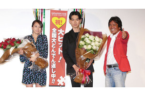 松崎しげる、「愛のメモリー」熱唱！映画が大ヒットの松田翔太＆前田敦子を祝福 画像