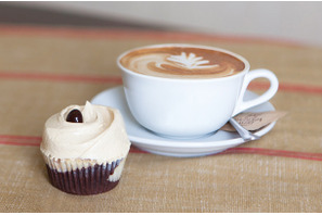 【3時のおやつ】“父の日”に向けたビターな大人のカップケーキ発売！「マグノリアベーカリー」 画像