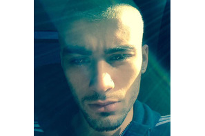 元「1D」ゼイン・マリク、今度は髪色を白にチェンジ！ 画像