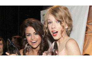 テイラー・スウィフトとセレーナ・ゴメスがコラボ？ 画像