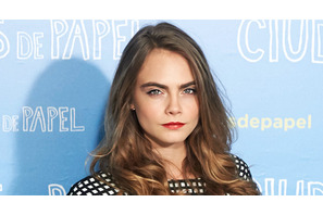 カーラ・デルヴィーニュ、モデル事務所を辞める 画像