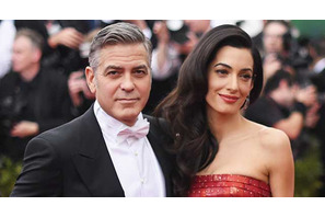 ジョージ・クルーニー夫妻、イタリアの別荘で独立記念日を祝う 画像