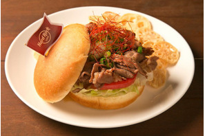 ハードロックカフェ、全国6店舗でオリジナルのご当地グルメバーガーを発売！ 画像