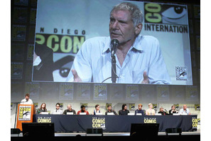 『スター・ウォーズ』新悪役カイロ・レンの正体が遂に明らかに！ 画像