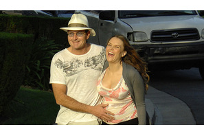 チャーリー・シーン夫妻に双子の男の子が誕生 画像