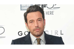 ベン・アフレック、離婚はベビーシッターとの浮気報道を完全否定 画像