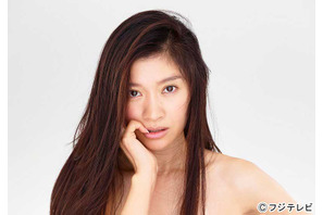 篠原涼子、“すっぴん”を披露！「フルメークの方が安心」 画像