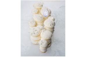 【3時のおやつ】雪のような真っ白さがカワイイ「ラデュレ」クリスマスコレクション 画像