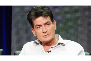 チャーリー・シーン、TV生放送でHIV感染を告白 画像