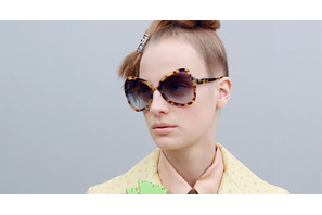 「プラダ」新作アイウエアはパステルカラーの「ソフト ポップ」 画像