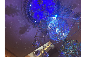 全長8mのミラーボールが点灯！北欧クリスマスマーケット開催 画像