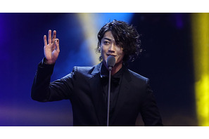 赤西仁、日本人初快挙を達成！中国「愛奇芸尖叫之夜」でW受賞 画像