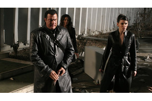 演歌調でオヤジたちを応援！　スナイプス＆セガール「男道」特別映像が到着 画像