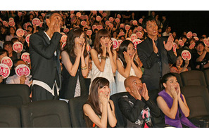 AKIRAの山形弁とモノマネに女性ファン熱狂　『山形スクリーム』爆笑舞台挨拶 画像