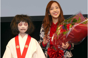 板野友美、10周年記念イベントで初主演作『のぞきめ』予告編＆主題歌を解禁！ 画像