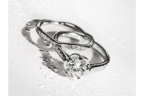 「シャネル」永遠のアイコン“カメリア”を愛の証に！エンゲージメント＆マリッジリング 画像