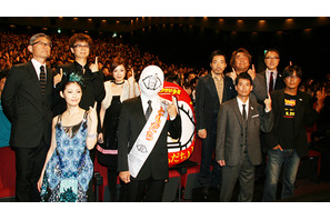 唐沢寿明のヘンテコ挨拶もこれが見納め？　『20世紀少年』ラスト10分も解禁に！ 画像